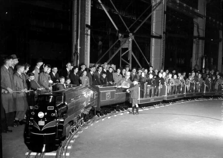 Demonstration of Eaton`s Toyville train