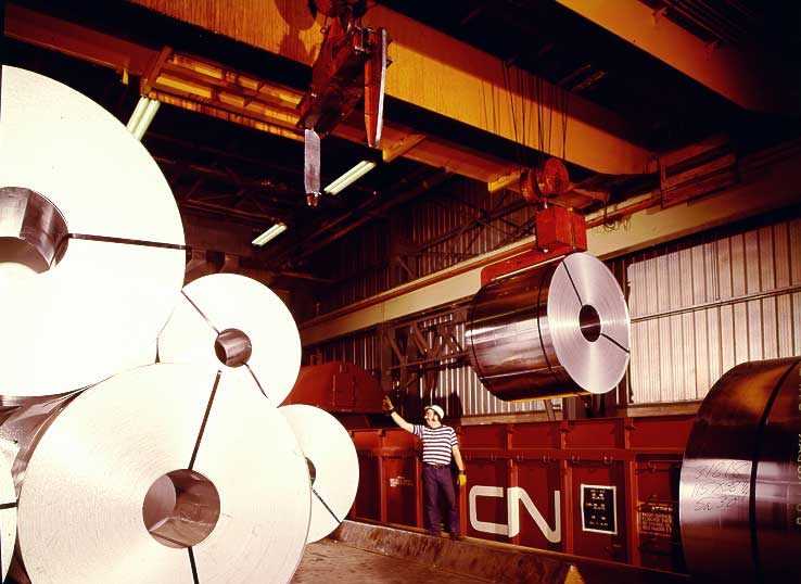 Unloading coils of aluminum from coil car
