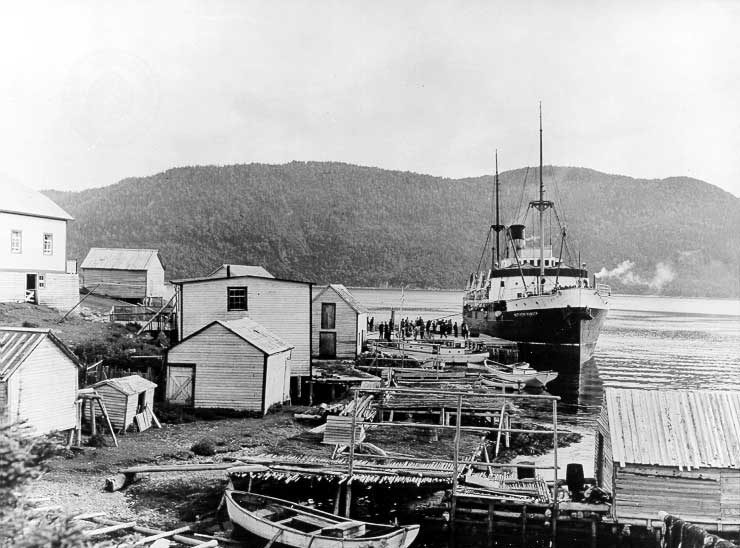 On the St. John's to Corner Brook Run : landing freight