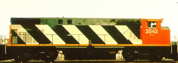 CN diesel-electric locomotive 2542, model M-420, right side