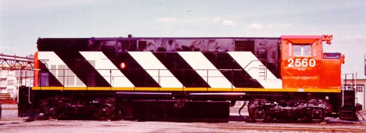 CN diesel-electric locomotive 2560, right side