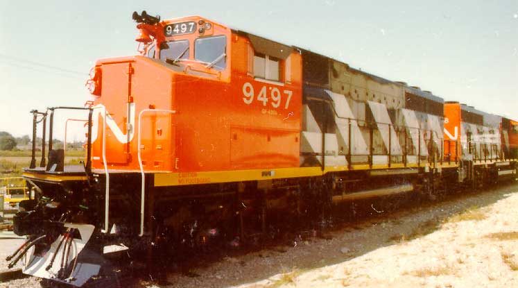 CN diesel-electric locomotive 9497, model GP-40-2, three-quarter view