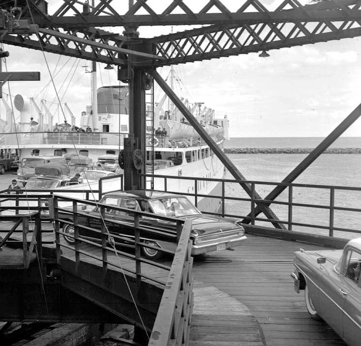 Cars boarding the ferry MV Abegweit