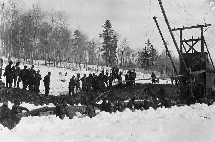 A track-laying machine approaches the centre of mile 1372 to complete the Grand Trunk Pacific line