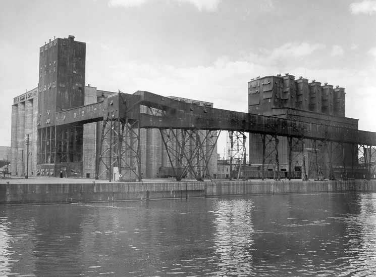 Grain elevators at the Montréal Harbour