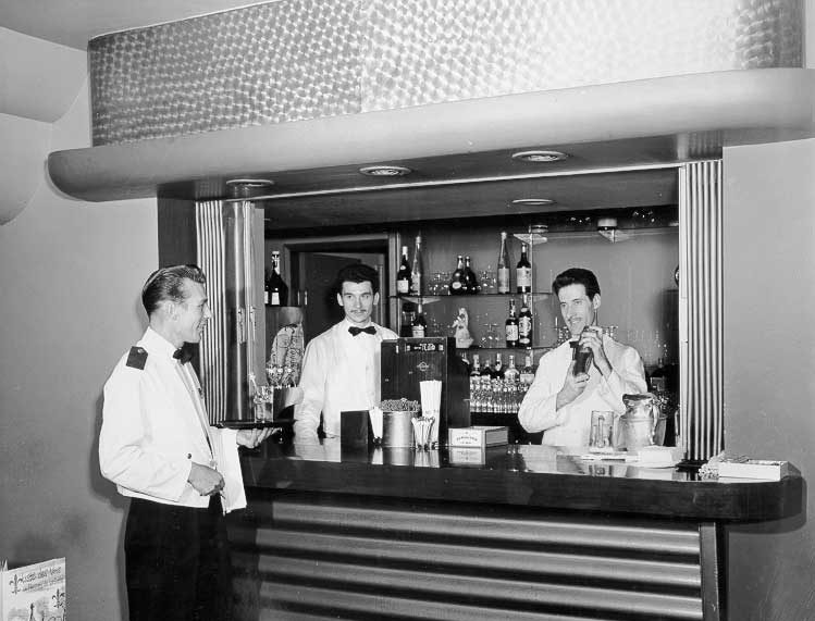 Le Pavillon, bar room service at Hôtel de LaSalle