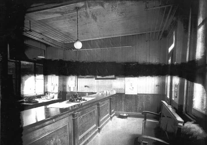 Interior view of Canadian National Railways Québec ticket office