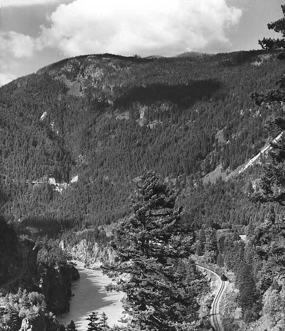 Canadian National Railway freight train in the Fraser Canyon with Canadian Pacific track on opposite shore