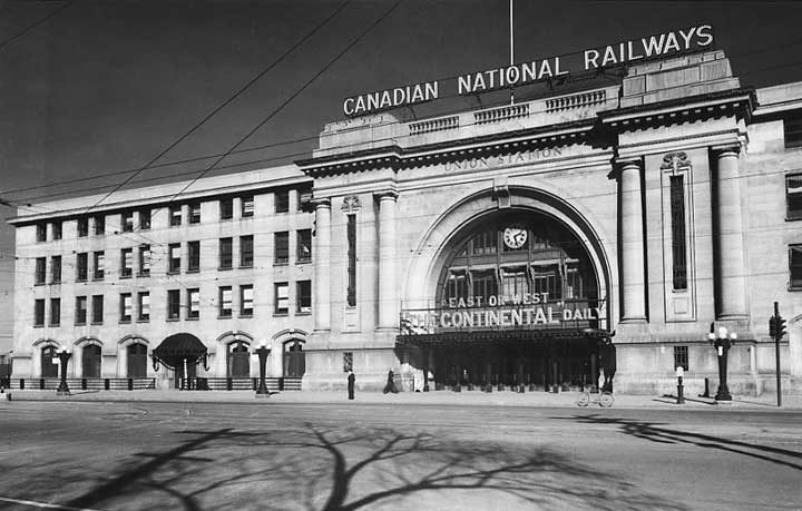 Winnipeg Union Station front entrance