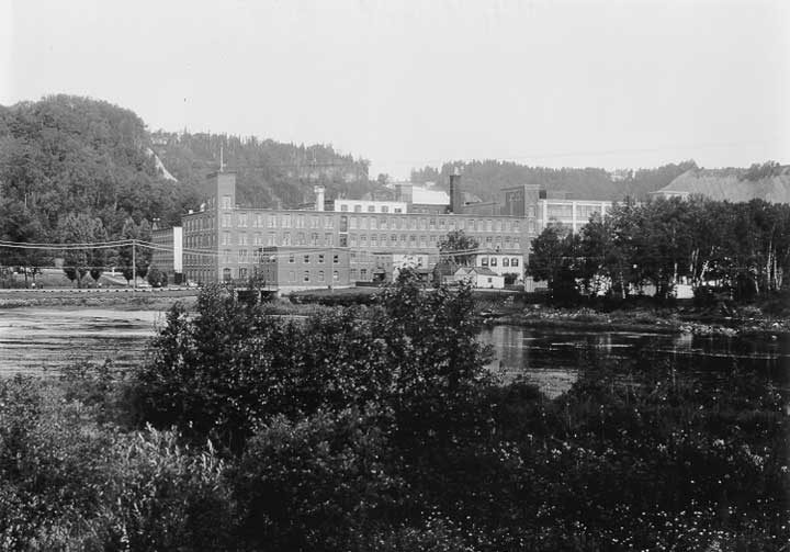 A Dominion Textile Company textile mill near Montmorency Falls outside Québec City