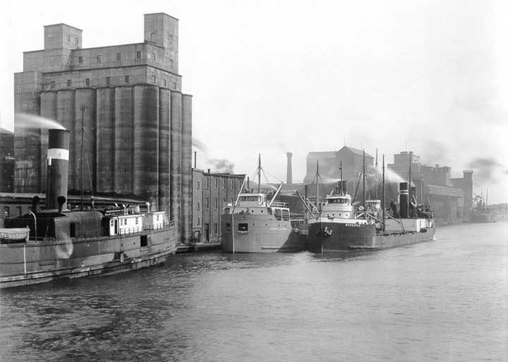 Shipping in the Lachine Canal