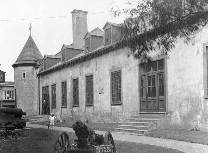 Ordinance on display in the court yard of the Chateau de Ramezay