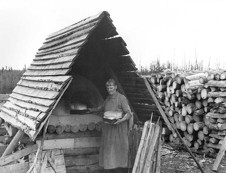 Removing bread from bake oven