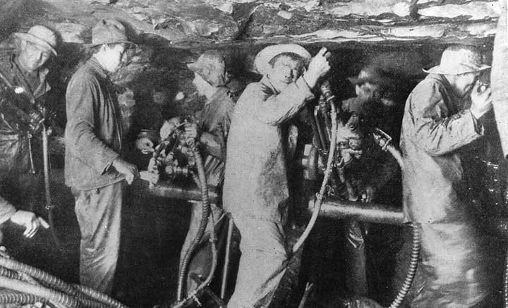 Mount Royal Tunnel construction - drilling through the rock