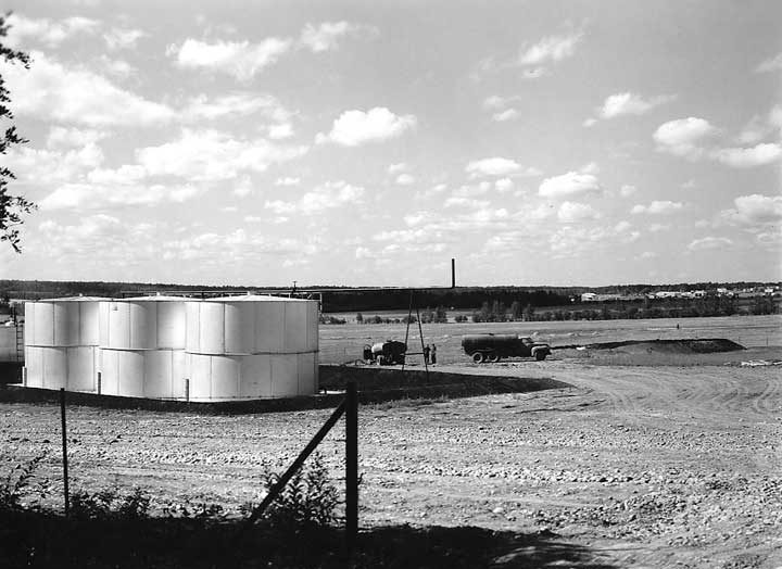 Oil tanks in Drayton Valley