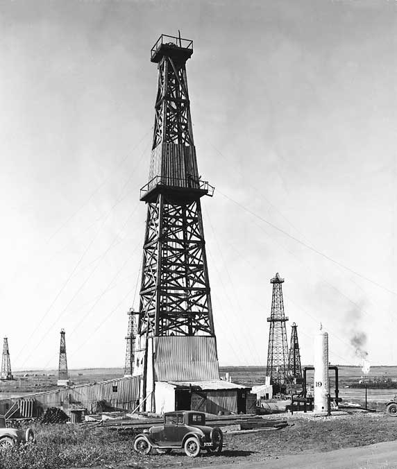 An oil drilling rig in the Associated Oil and Gas (The Calmont Group) oil field
