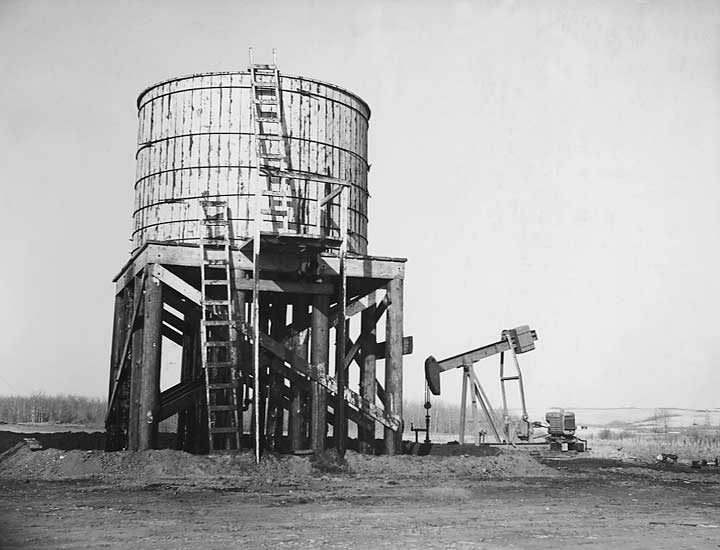 Oil pump and tank on the Vermillion oil fields