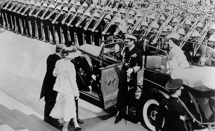 King George VI and Queen Elizabeth are greeted by the Premier of British Columbia and his wife during the 1939 Royal Tour of Canada
