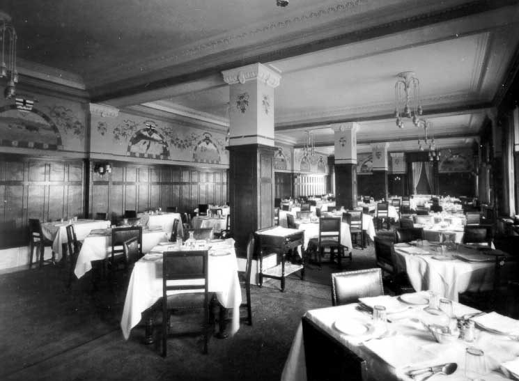 Dining room in the Prince Albert Hotel
