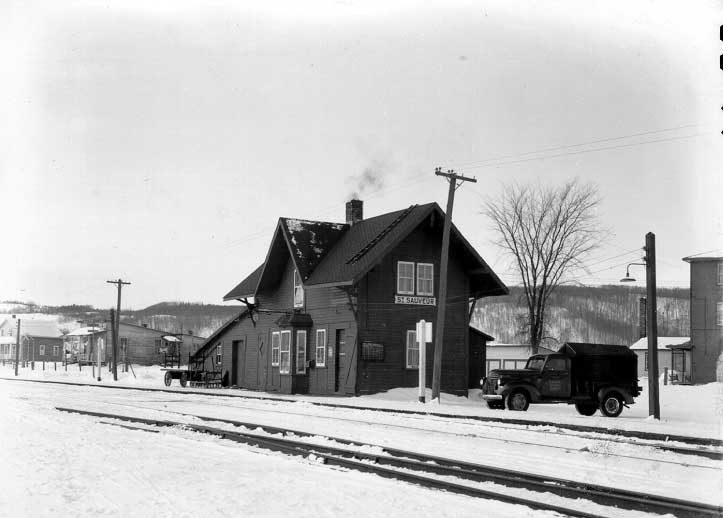 Winter view of St. Sauveur station