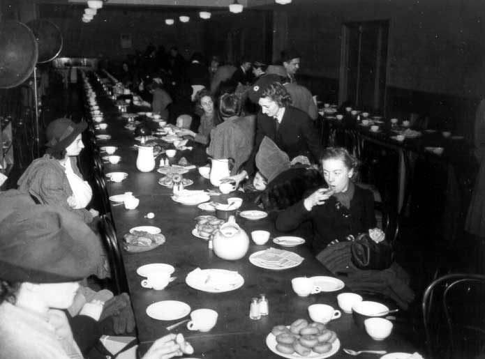British war brides served refreshments after arriving on special trains