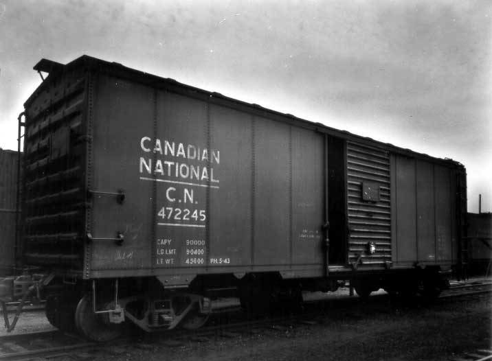 Defective paint job on box car 472245