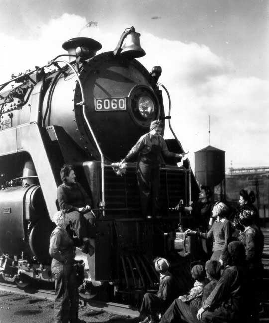 Female employees around steam locomotive 6060 for Victory Bonds, Turcot Yards