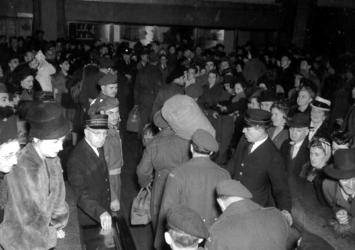 Troops arrve at Montreal's Central Station from the SS Samaria