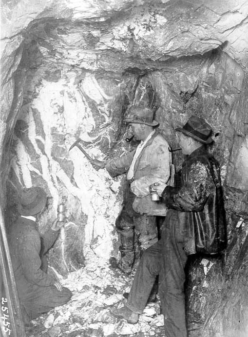 Mining for gold, Coniaurum Mine
