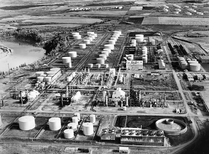 Aerial view of Esso oil refinery