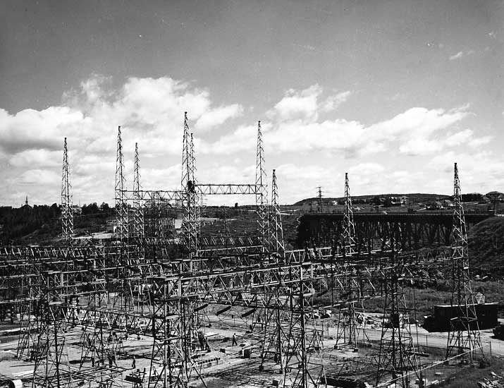Power transmission lines at Isle Maligne, Quebec