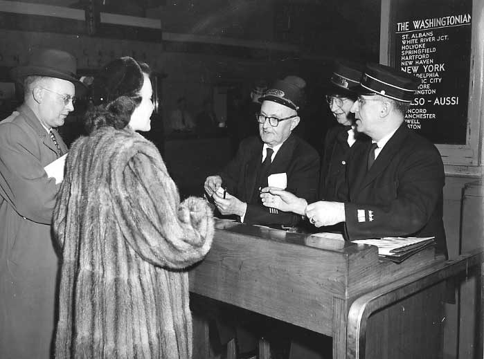 Passengers for The Washingtonian checking in at Montreal.
