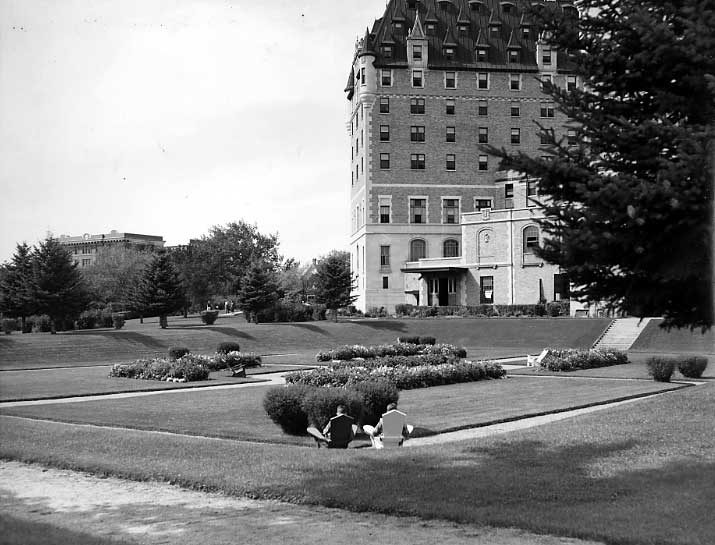 Relaxing in the gardens of the Bessborough Hotel