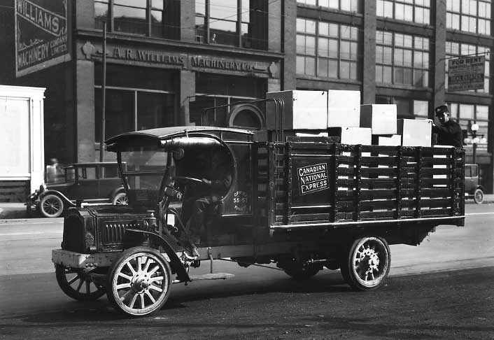 CN Express 2½ ton Packard truck, early vehicle with solid tires and oil marker lamp.