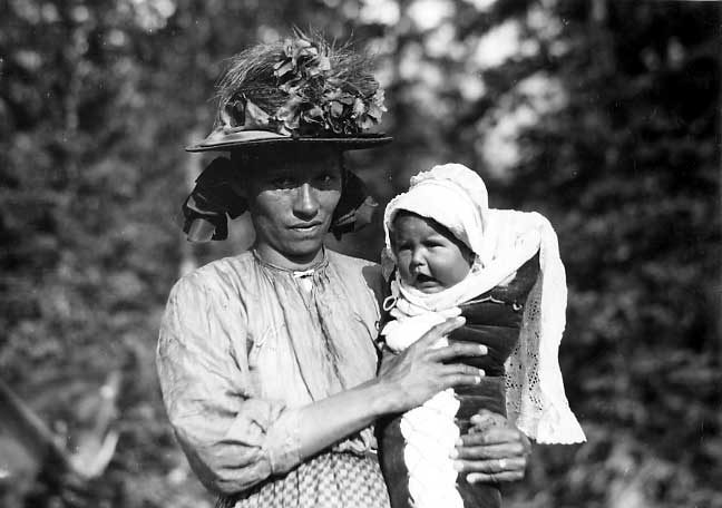 Aboriginal woman with baby at Jasper Rodeo