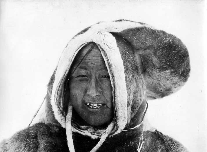 Inuk woman, Mimirglina, wearing her caribou skin parka hood.
Original caption: