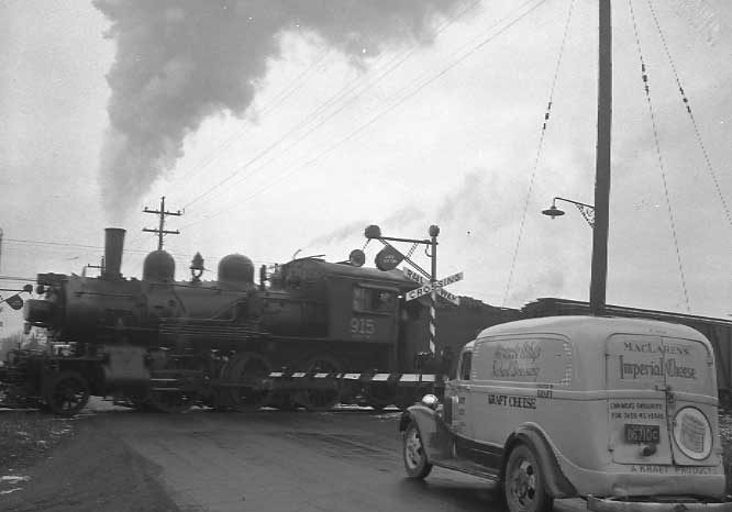 Model 10 grade crossing signal at Port Credit, ON.  Steam locomotive E-10-a 2-6-0 915.