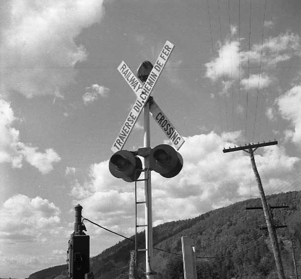 Grade crossing signal near Matapédia.