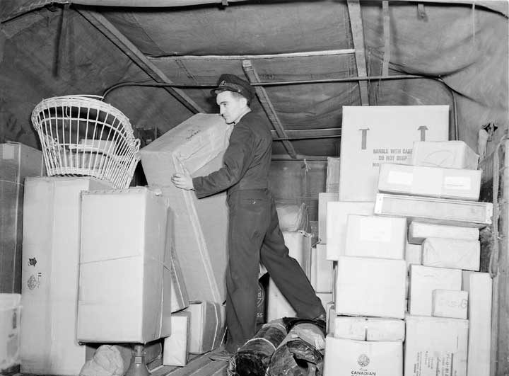 Motorman organizing his truck to facilitate the easiest handling along his route