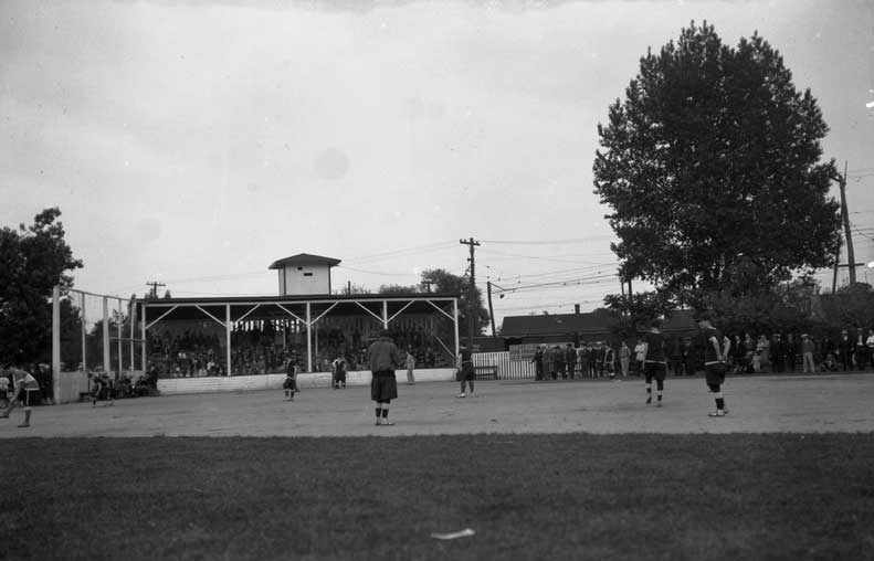 Softball game, Lakeside Park