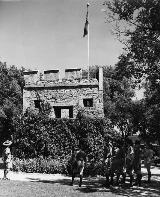 Visitors at the Old Fort Garry Gate