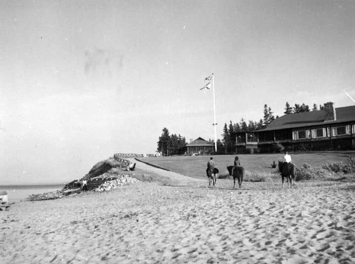 Horseback riding at Pictou Lodge