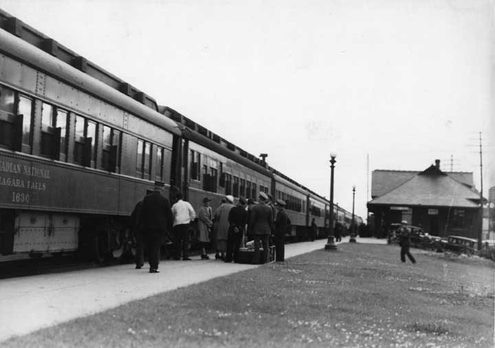 A train arrives at the station at Mont Joli
