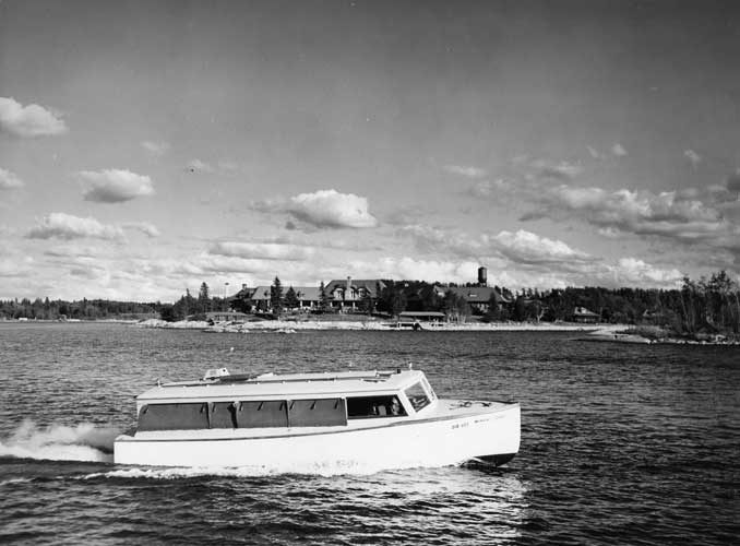 A Minaki Lodge passenger boat