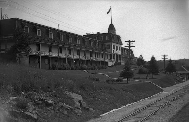 Highland Inn located in Algonquin Park