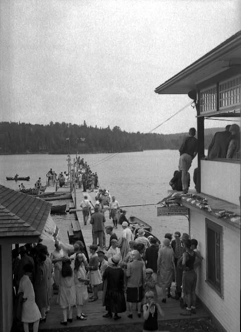 Guests of the Highland Inn watching the regatta
