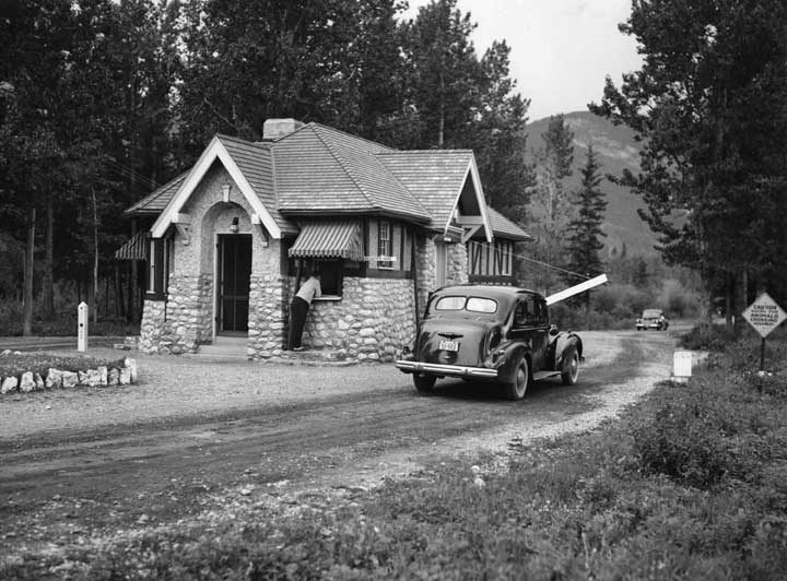Arriving at the entrance gate of Jasper National Park