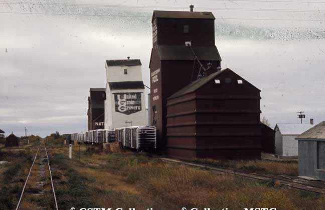 Grain elevator with balloon annex at Hepburn, Saskatchewan