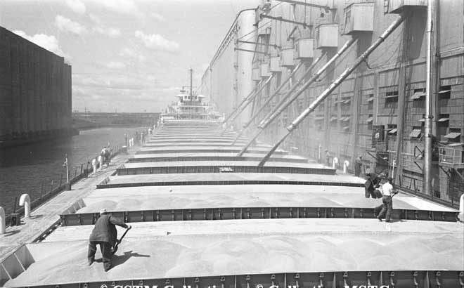 Loading grain onto a ship at Thunder Bay