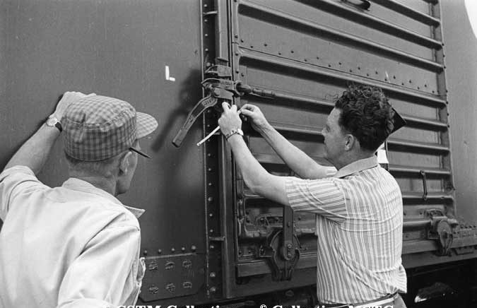 Sealing a box car loaded with wheat
